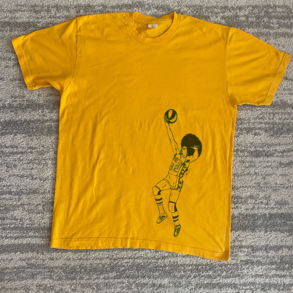 Men’s Yellow Basketball shooting Graphic Tee